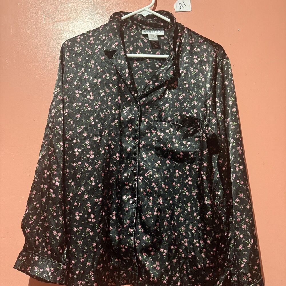 Morgan Taylor Intimates Womens Pajama Top M Medium Black Pink Flowers Button Up